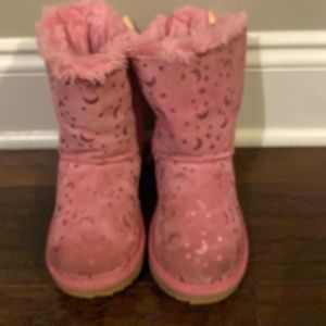 Toddler light pink Uggs.